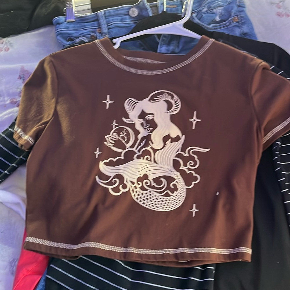 Brown t shirt